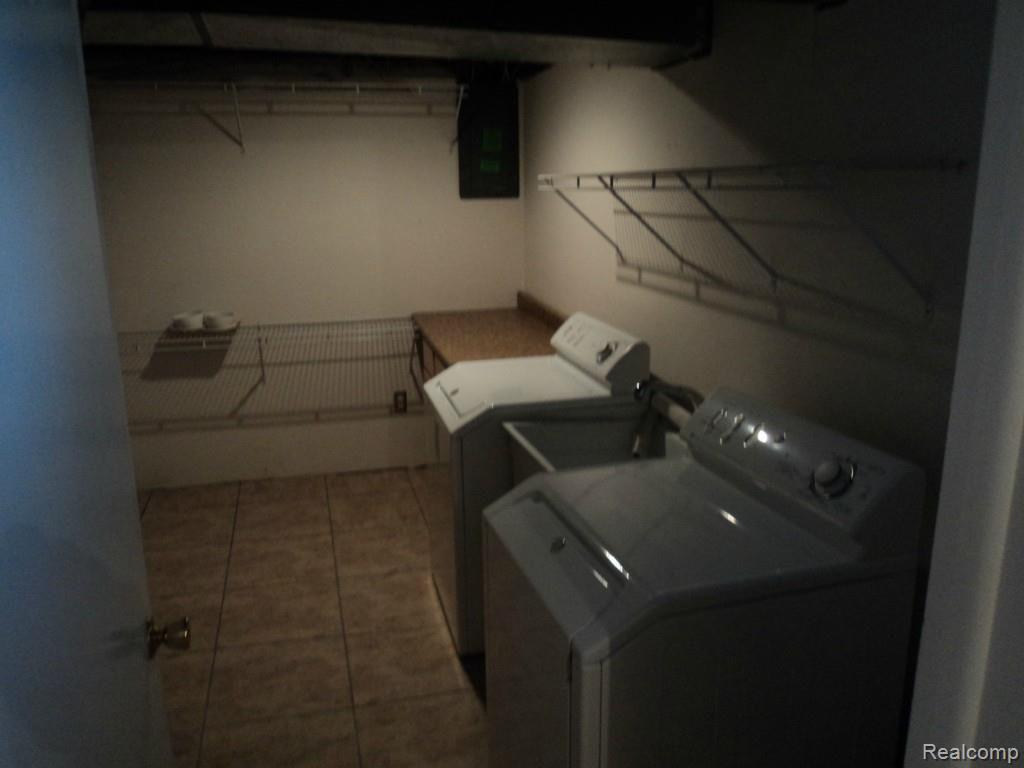 615 Oakbrook West, Unit 206 Rochester, MI 48307 - Photo 11 of 13 DSC00375.jpg