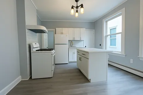 $2,100 | 396 Woodlawn Avenue, Unit 2, Jersey City, NJ 07305