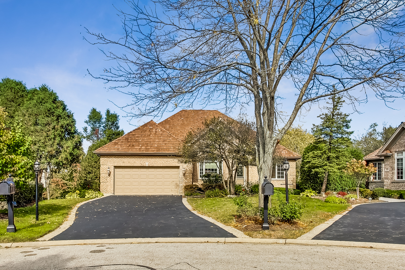 2 Carlton Court Inverness, IL 60010 - Photo 2 of 52 Gallery Image 2