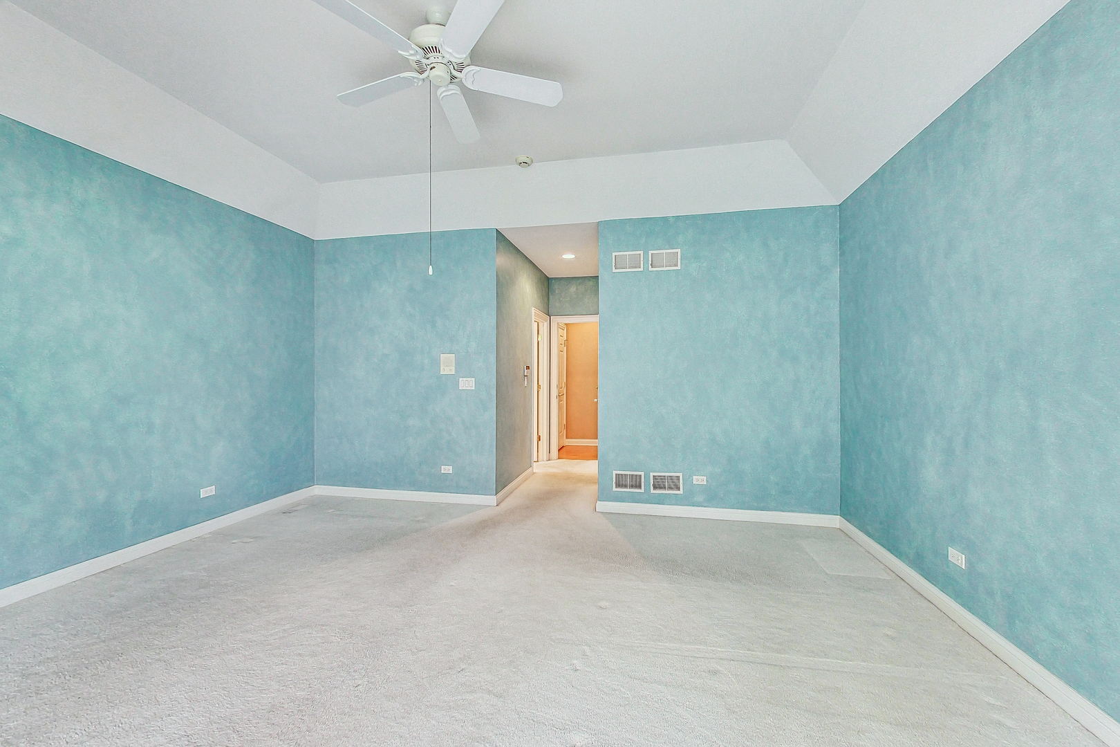 2 Carlton Court Inverness, IL 60010 - Photo 23 of 52 Gallery Image 23