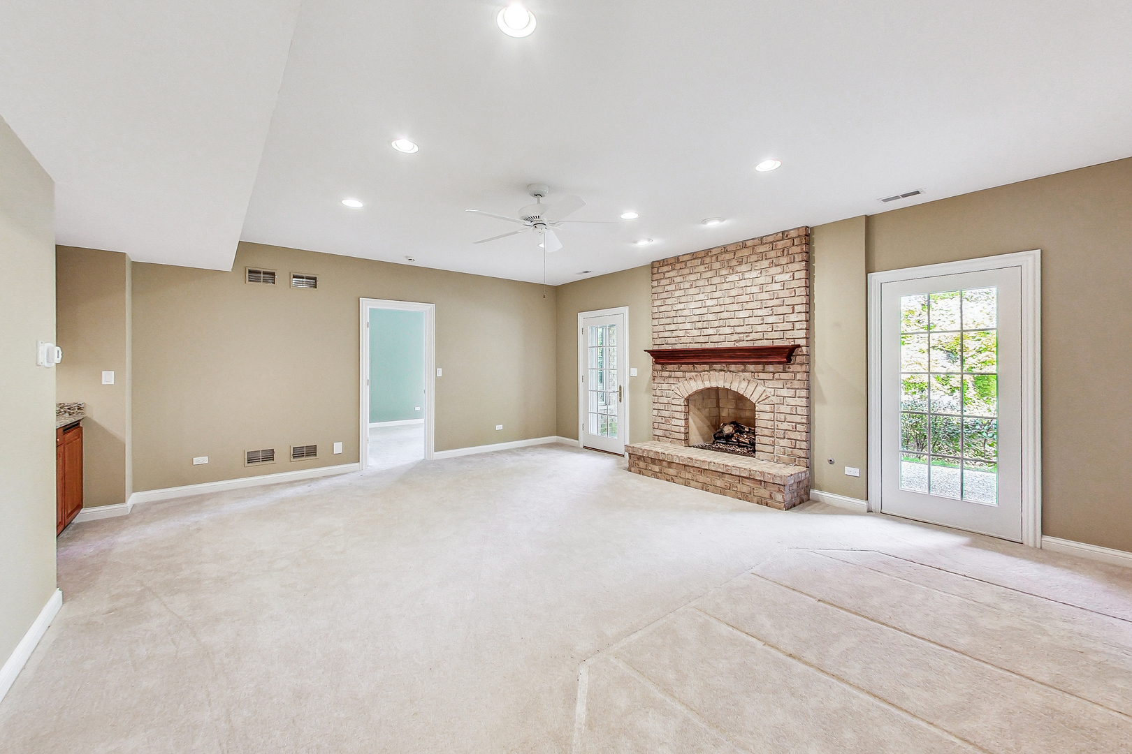 2 Carlton Court Inverness, IL 60010 - Photo 29 of 52 Gallery Image 29