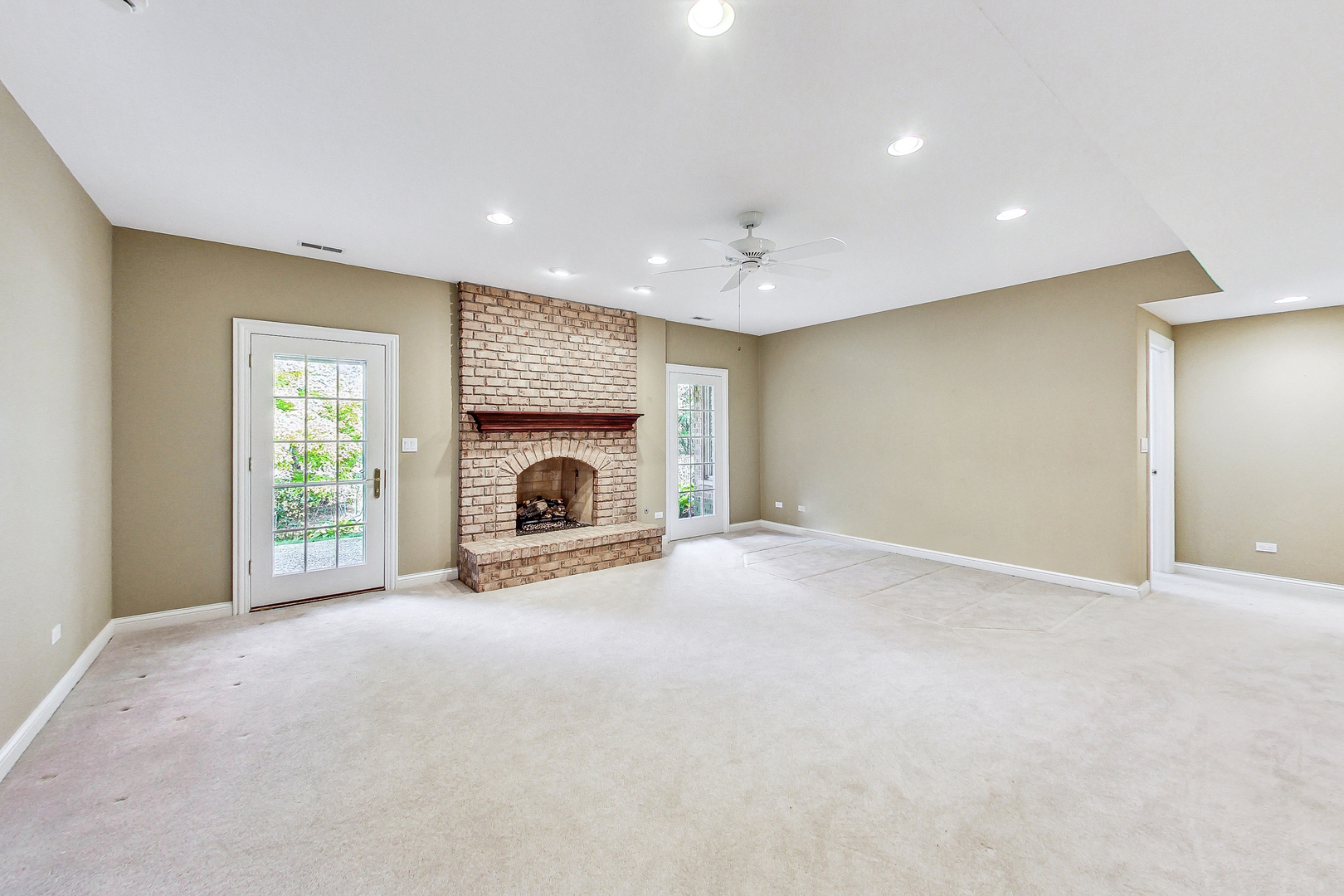 2 Carlton Court Inverness, IL 60010 - Photo 34 of 52 Gallery Image 34