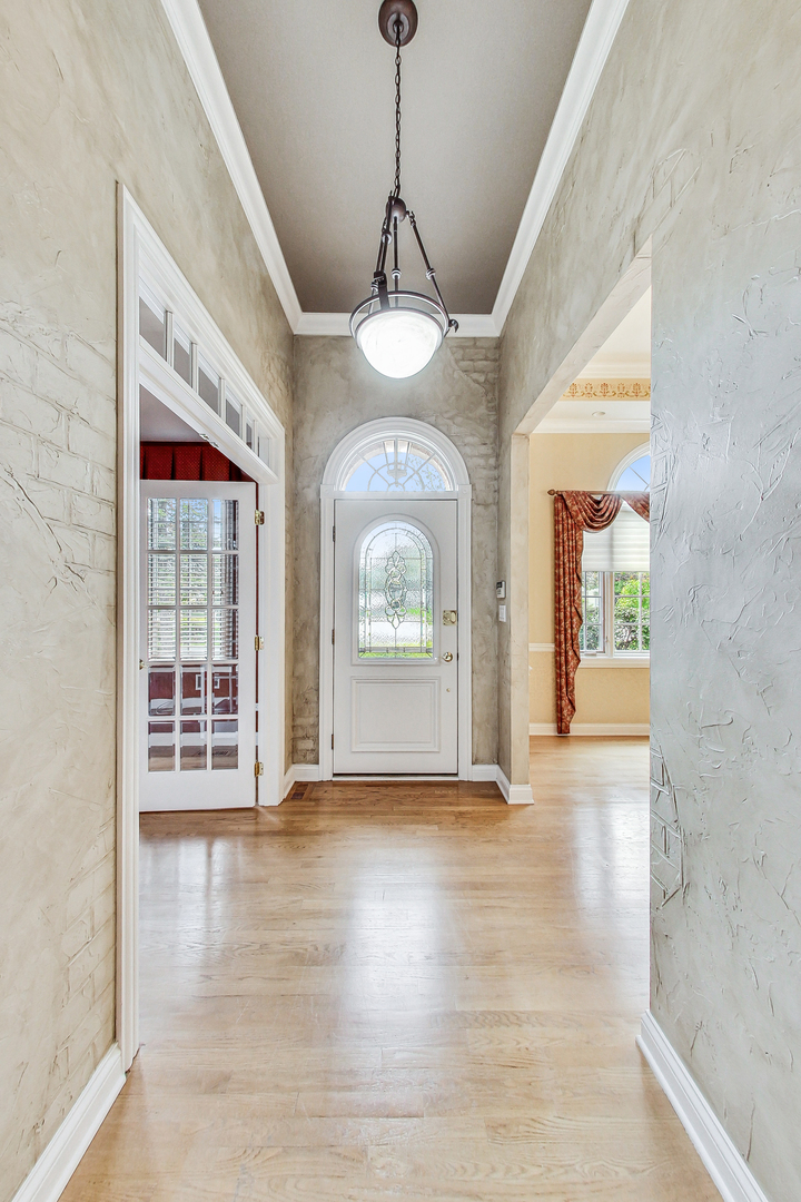 2 Carlton Court Inverness, IL 60010 - Photo 4 of 52 Gallery Image 4