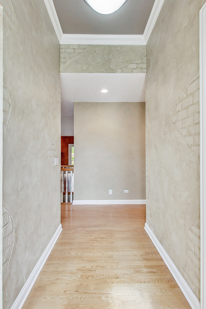 2 Carlton Court Inverness, IL 60010 - Photo 5 of 52 Gallery Image 5