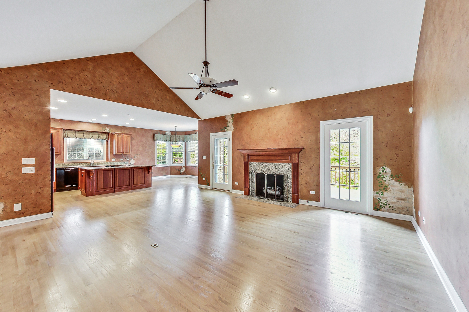 2 Carlton Court Inverness, IL 60010 - Photo 6 of 52 Gallery Image 6