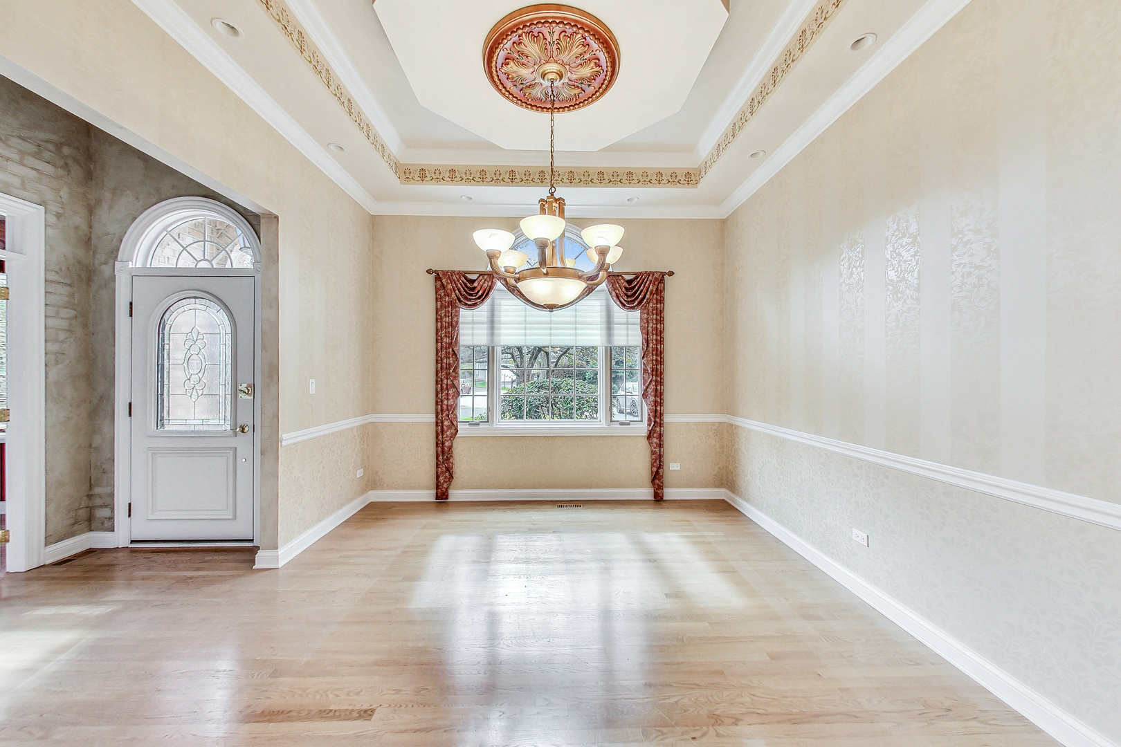 2 Carlton Court Inverness, IL 60010 - Photo 9 of 52 Gallery Image 9