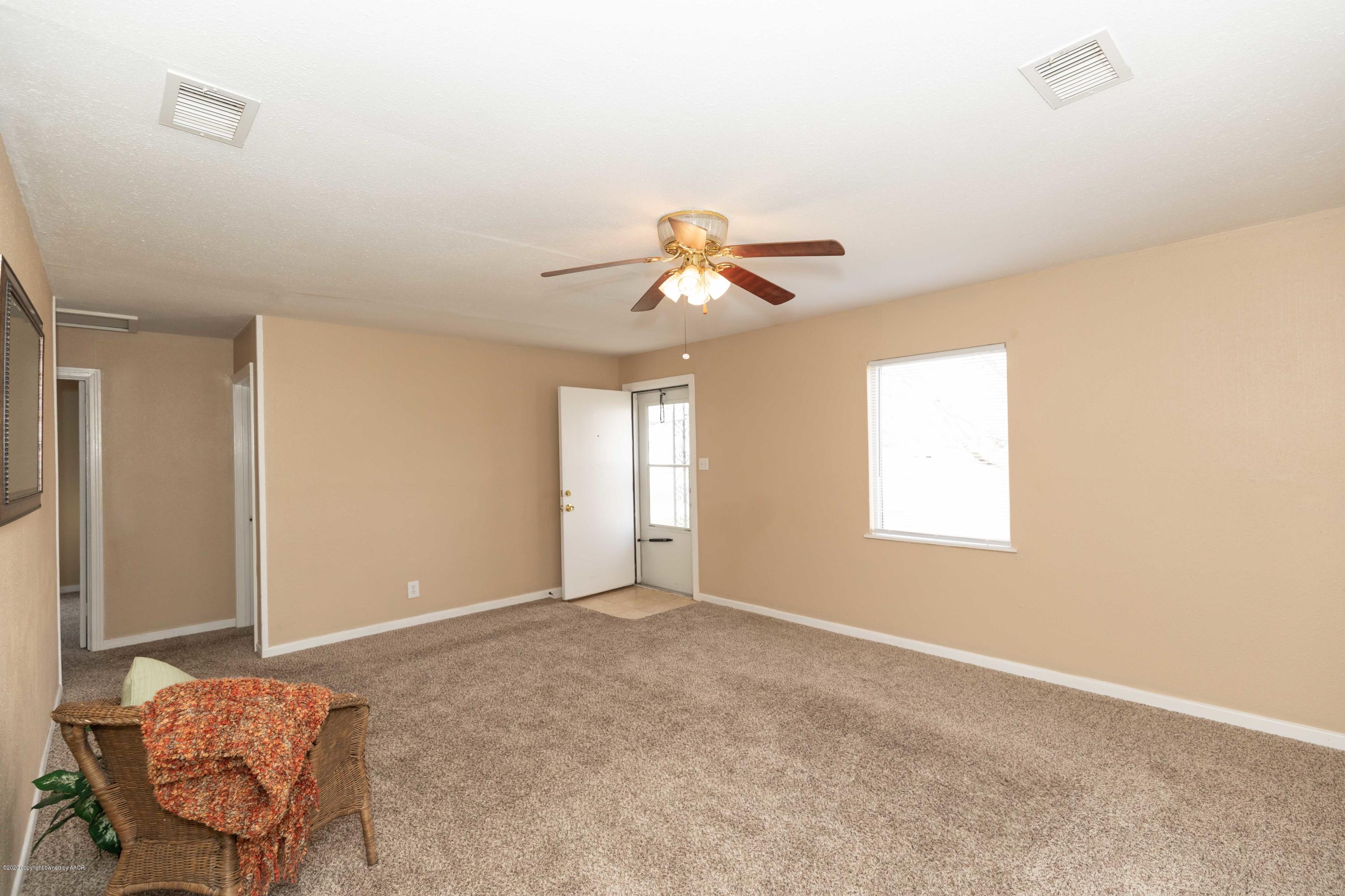 4361 South Tyler Street Amarillo, TX 79110 - Photo 6 of 30 a view of livingroom with a ceiling fan and window