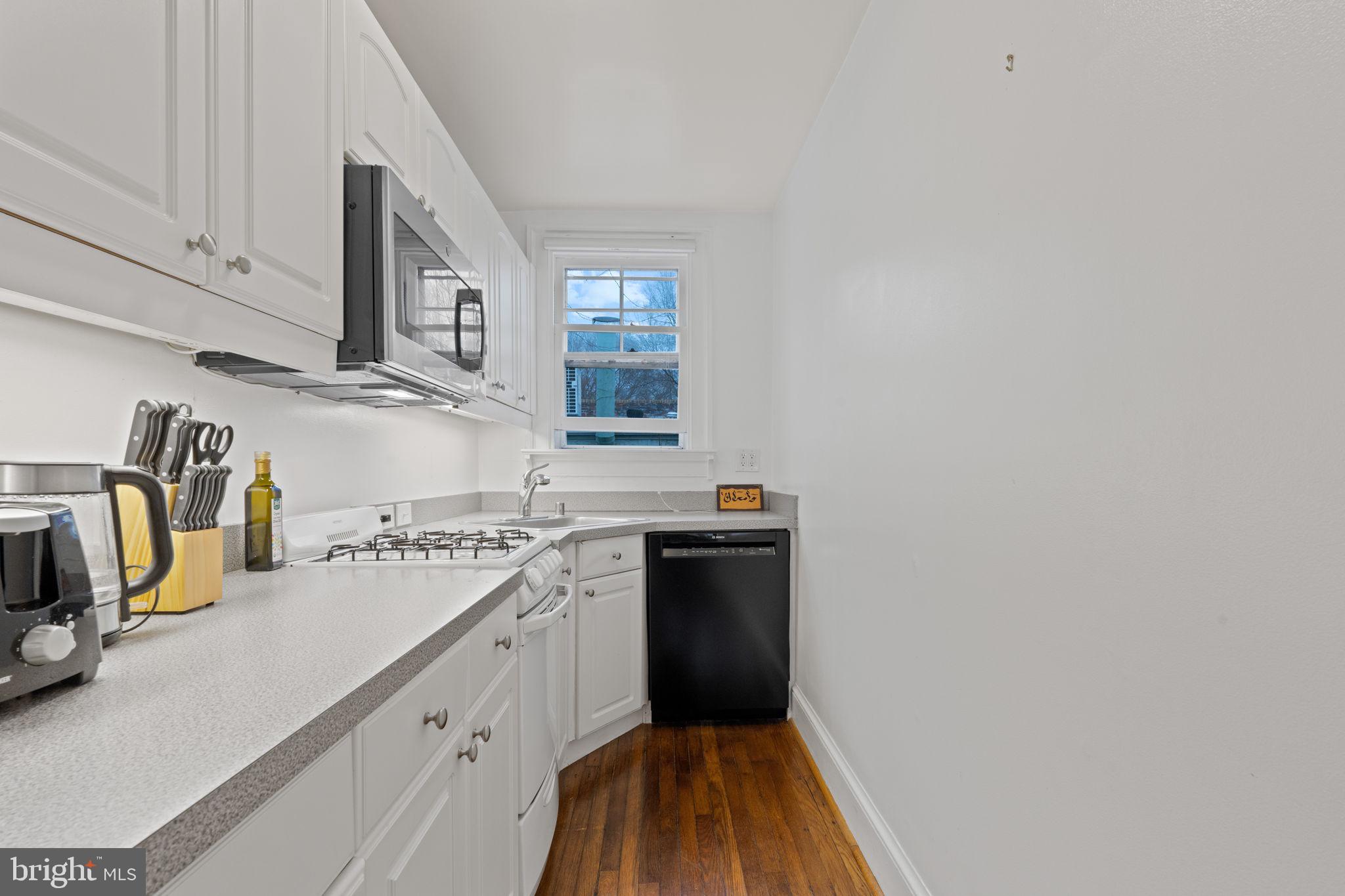 1816 T Street Northwest Washington, DC 20009 - Photo 20 of 40