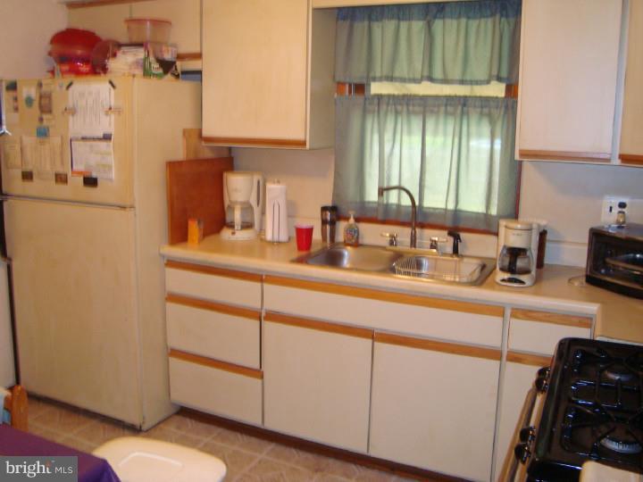 615 Klockner Road Hamilton, NJ 08619 - Photo 2 of 4 Kitchen
