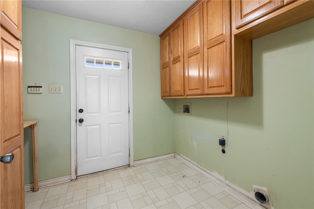 9393 Locke Road Bryan, TX 77808 - Photo 33 of 39 a view of an empty room