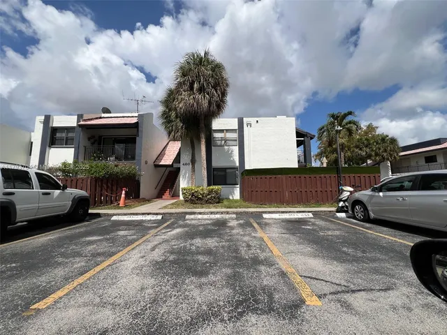 $280,000 | 460 West Park Drive, Unit 103, Miami, FL 33172