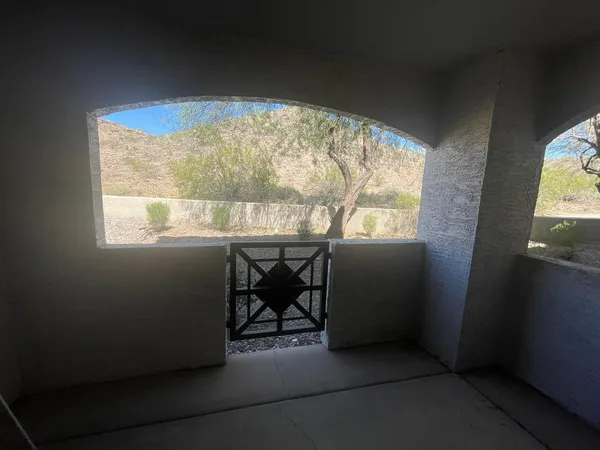 $2,000 | 3236 East Chandler Boulevard, Unit 1040, Phoenix, AZ 85048