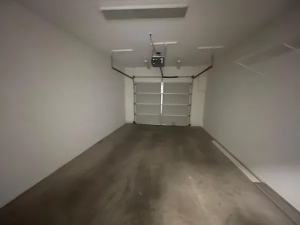 $2,000 | 3236 East Chandler Boulevard, Unit 1040, Phoenix, AZ 85048
