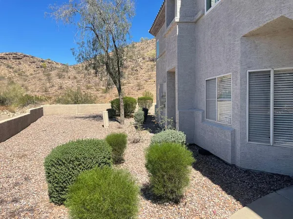 $2,000 | 3236 East Chandler Boulevard, Unit 1040, Phoenix, AZ 85048