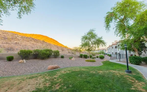 $2,000 | 3236 East Chandler Boulevard, Unit 1040, Phoenix, AZ 85048