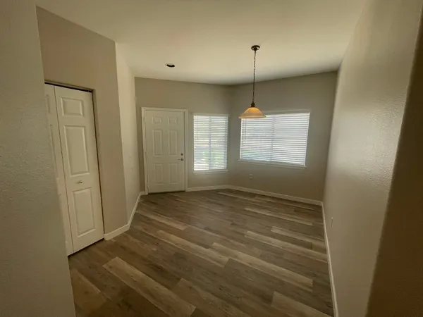 $2,000 | 3236 East Chandler Boulevard, Unit 1040, Phoenix, AZ 85048