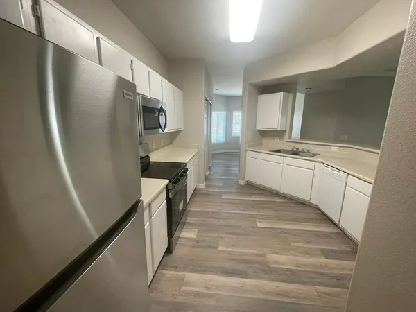 $2,000 | 3236 East Chandler Boulevard, Unit 1040, Phoenix, AZ 85048