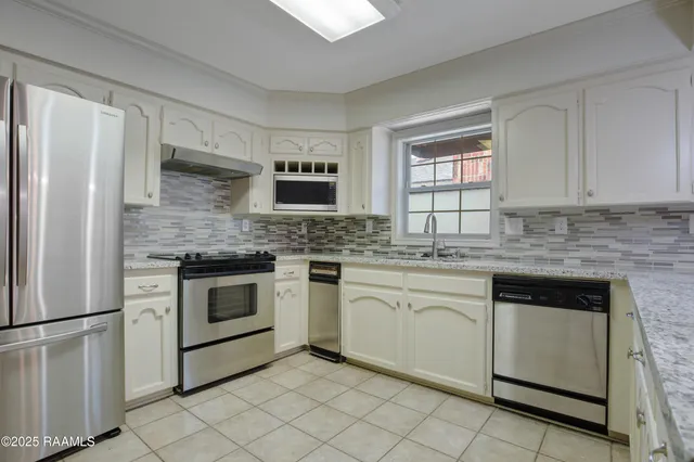 $2,300 | 115 Breckenridge Loop, Lafayette, LA 70506