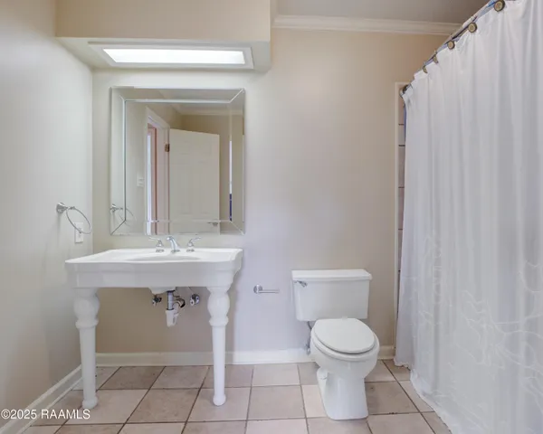 $2,300 | 115 Breckenridge Loop, Lafayette, LA 70506