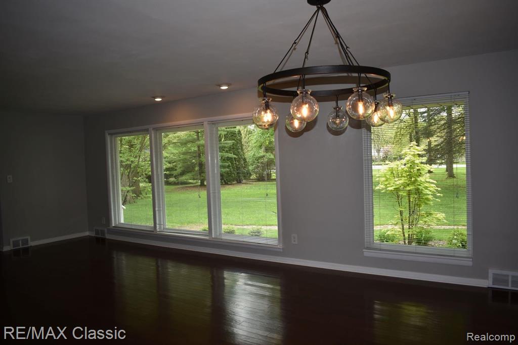 31974 Lahser Road Beverly Hills, MI 48025 - Photo 5 of 40