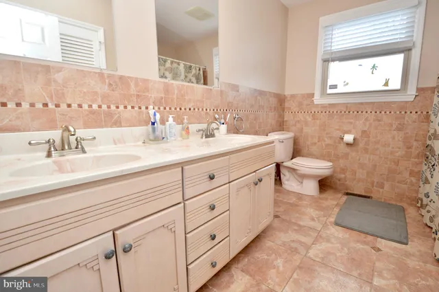 $625,000 | 200 Charlann Circle, Cherry Hill, NJ 08003