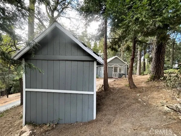 $229,900 | 23752 Inspiration, Crestline, CA 92325