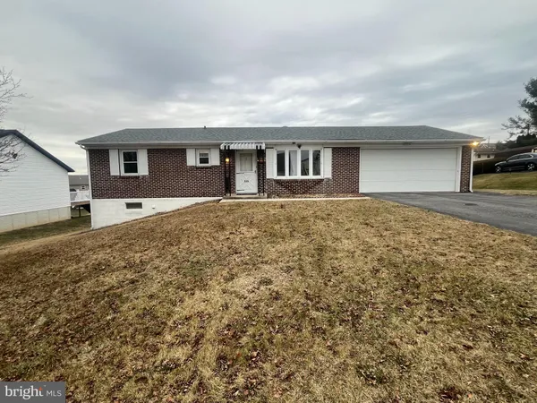 a front view of house with yard