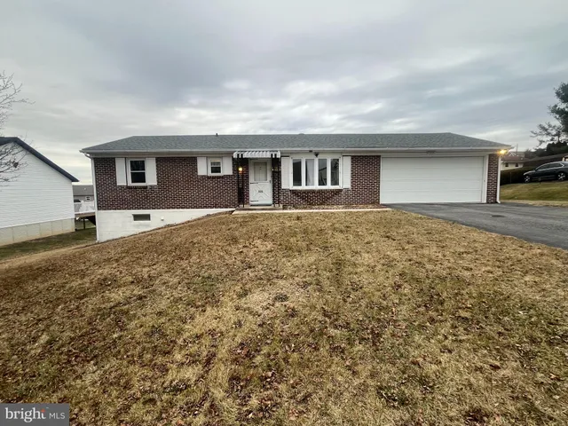 $1,400 | 335 Fairmount Avenue, Waynesboro, PA 17268