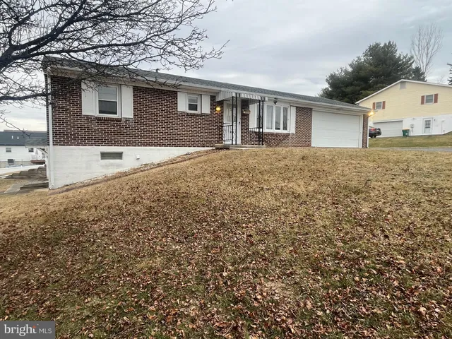 $1,400 | 335 Fairmount Avenue, Waynesboro, PA 17268