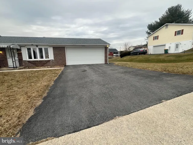 $1,400 | 335 Fairmount Avenue, Waynesboro, PA 17268