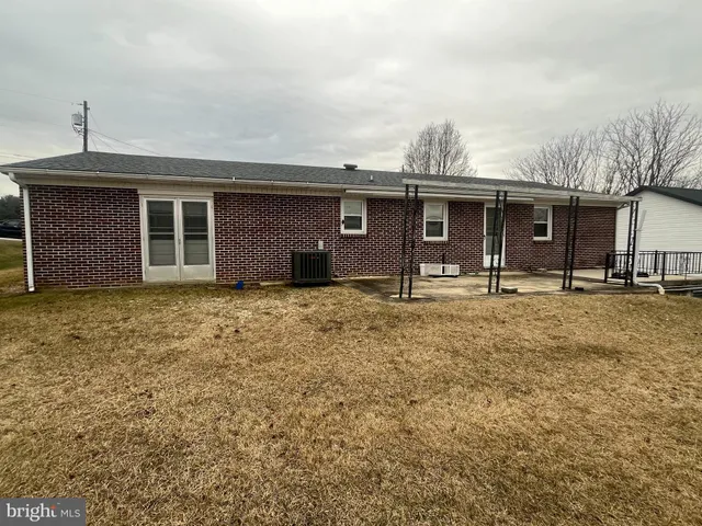 $1,400 | 335 Fairmount Avenue, Waynesboro, PA 17268