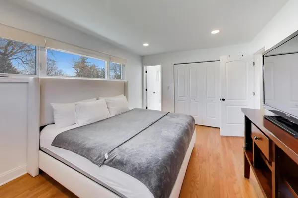 $725,000 | 1032 Heatherfield Lane, Glenview, IL 60025