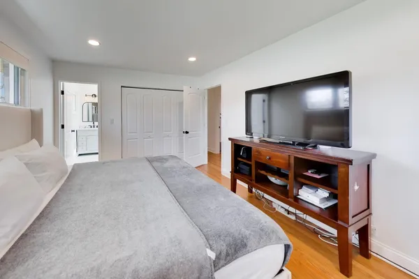 $725,000 | 1032 Heatherfield Lane, Glenview, IL 60025