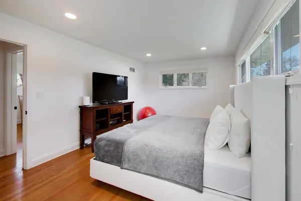 $725,000 | 1032 Heatherfield Lane, Glenview, IL 60025