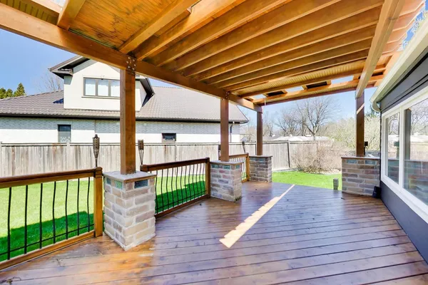 $725,000 | 1032 Heatherfield Lane, Glenview, IL 60025