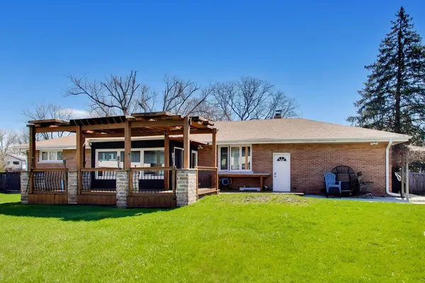 $725,000 | 1032 Heatherfield Lane, Glenview, IL 60025