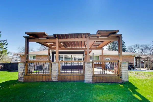 $725,000 | 1032 Heatherfield Lane, Glenview, IL 60025