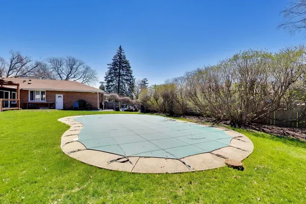 $725,000 | 1032 Heatherfield Lane, Glenview, IL 60025