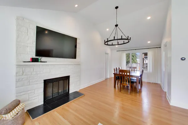 $725,000 | 1032 Heatherfield Lane, Glenview, IL 60025