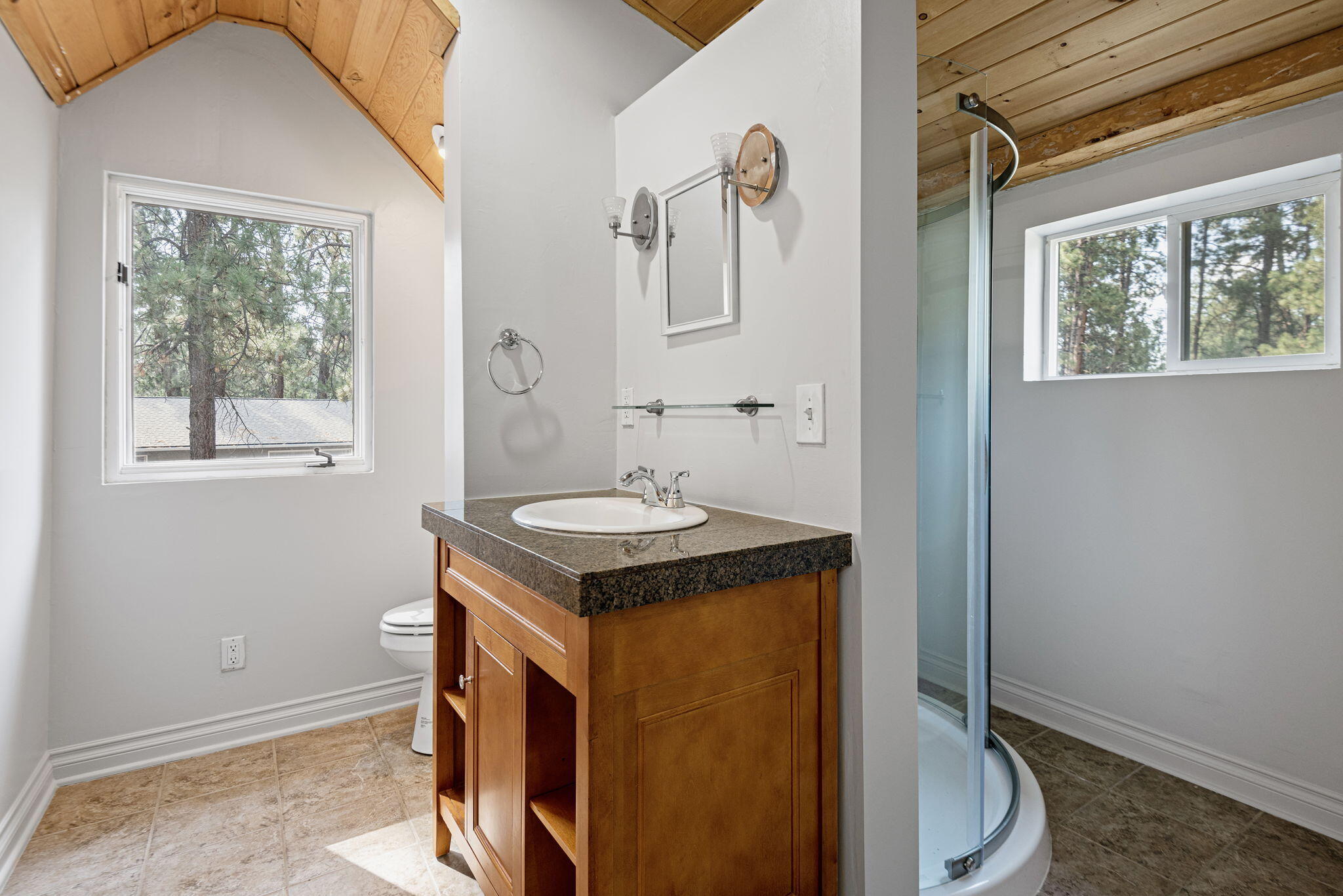 59641 Cheyenne Road Bend, OR 97702 - Photo 22 of 33 Primary Bathroom