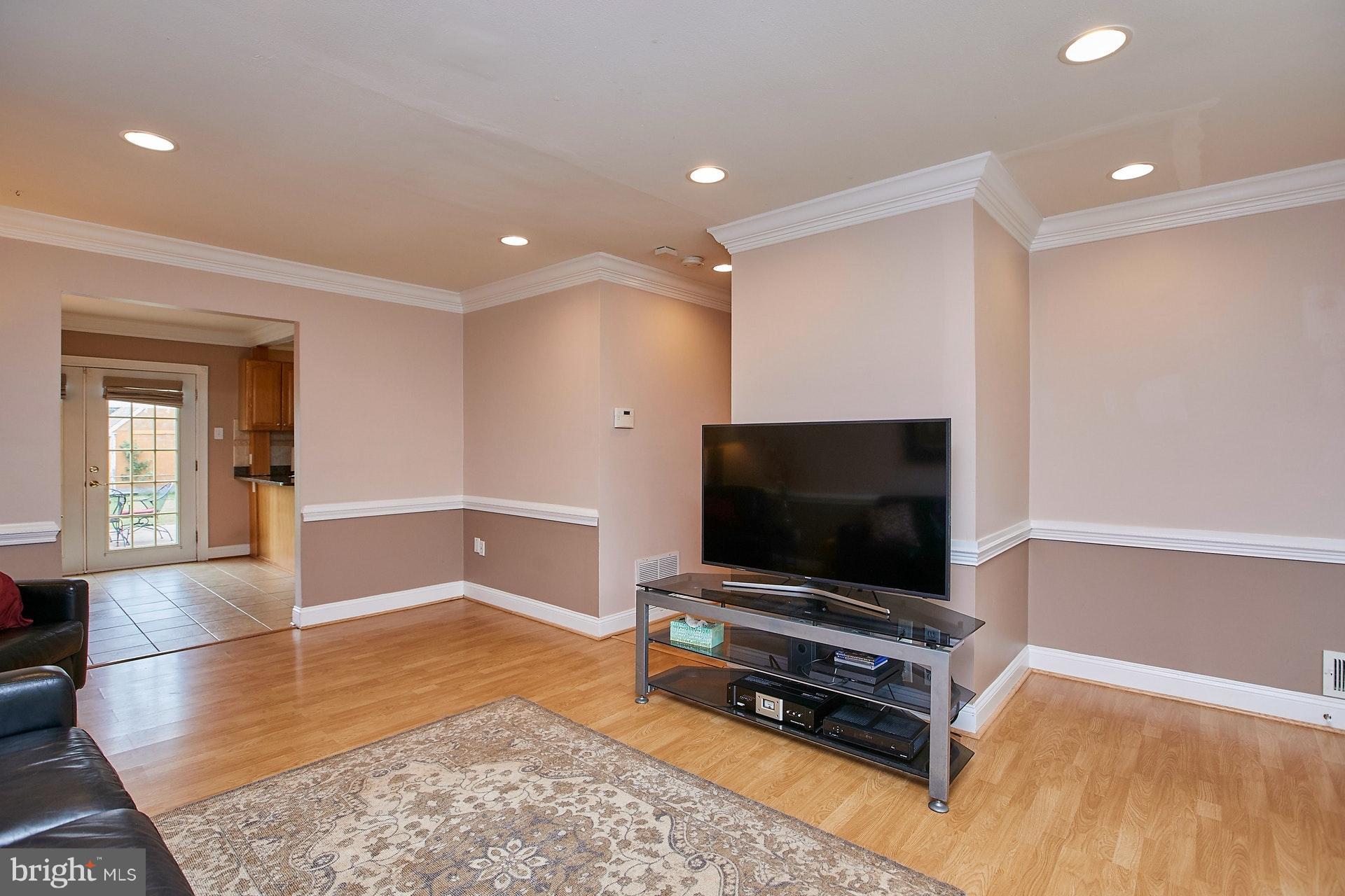 4119 Lees Corner Road Chantilly, VA 20151 - Photo 5 of 30 Living Room