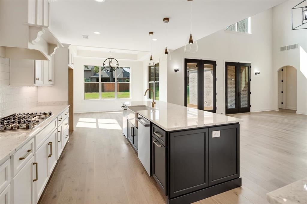 712 East Cypress View Circle Collierville, TN 38017 - Photo 11 of 40 a kitchen with counter top space and sink
