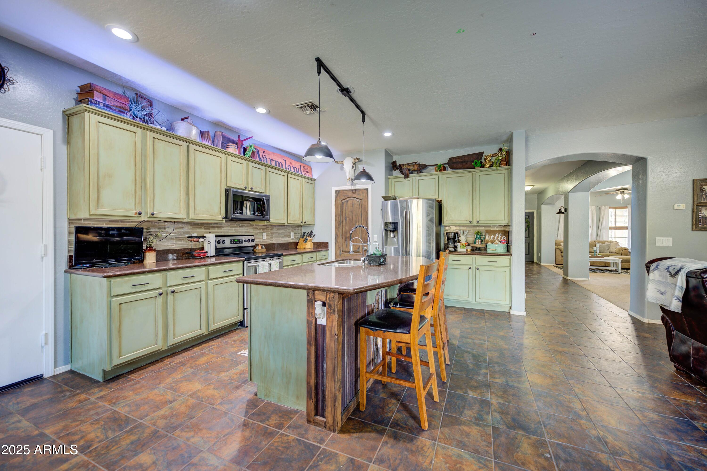 9778 Barley Road Florence, AZ 85132 - Photo 21 of 58 Dining to front