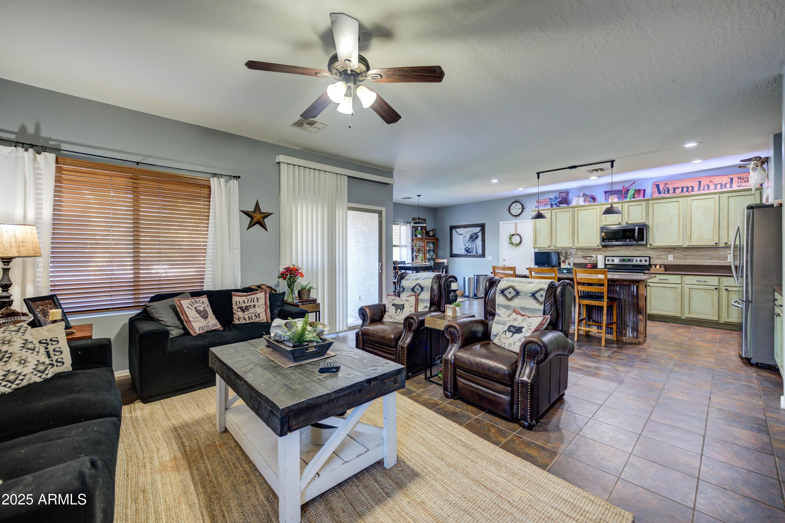 9778 Barley Road Florence, AZ 85132 - Photo 24 of 58 Family room