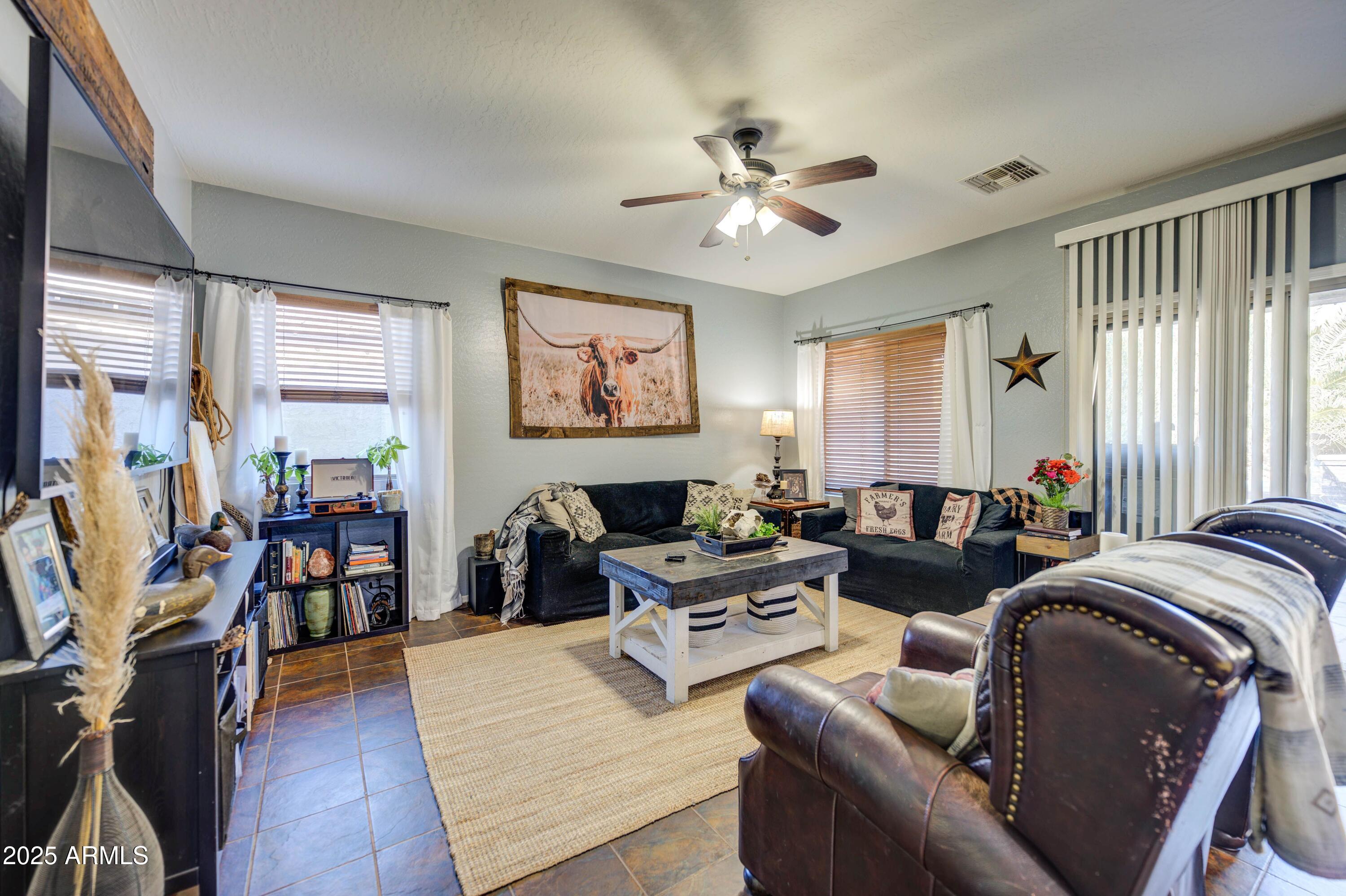 9778 Barley Road Florence, AZ 85132 - Photo 25 of 58 Family room to back