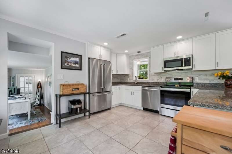 143 Mendham Road Mendham, NJ 07945 - Photo 7 of 27