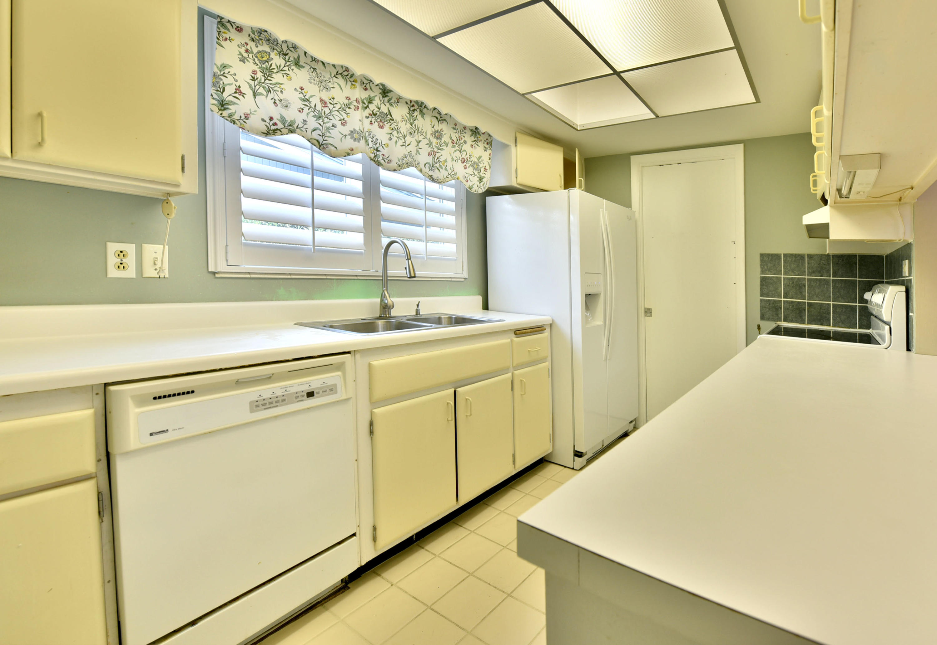 68 Willow Road Tequesta, FL 33469 - Photo 8 of 49 Kitchen