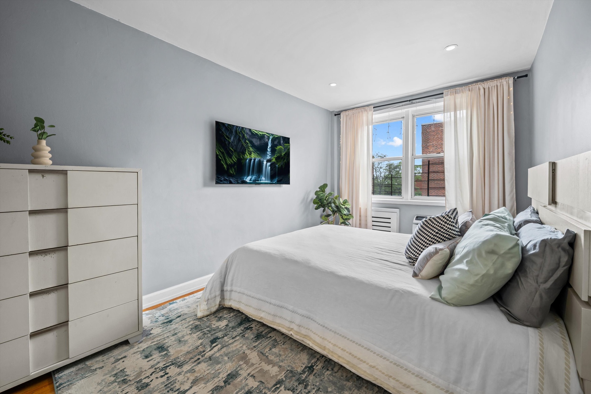 3520 Tryon Avenue, Unit 603 Bronx, NY 10467 - Photo 9 of 15 a bedroom with a bed and a window