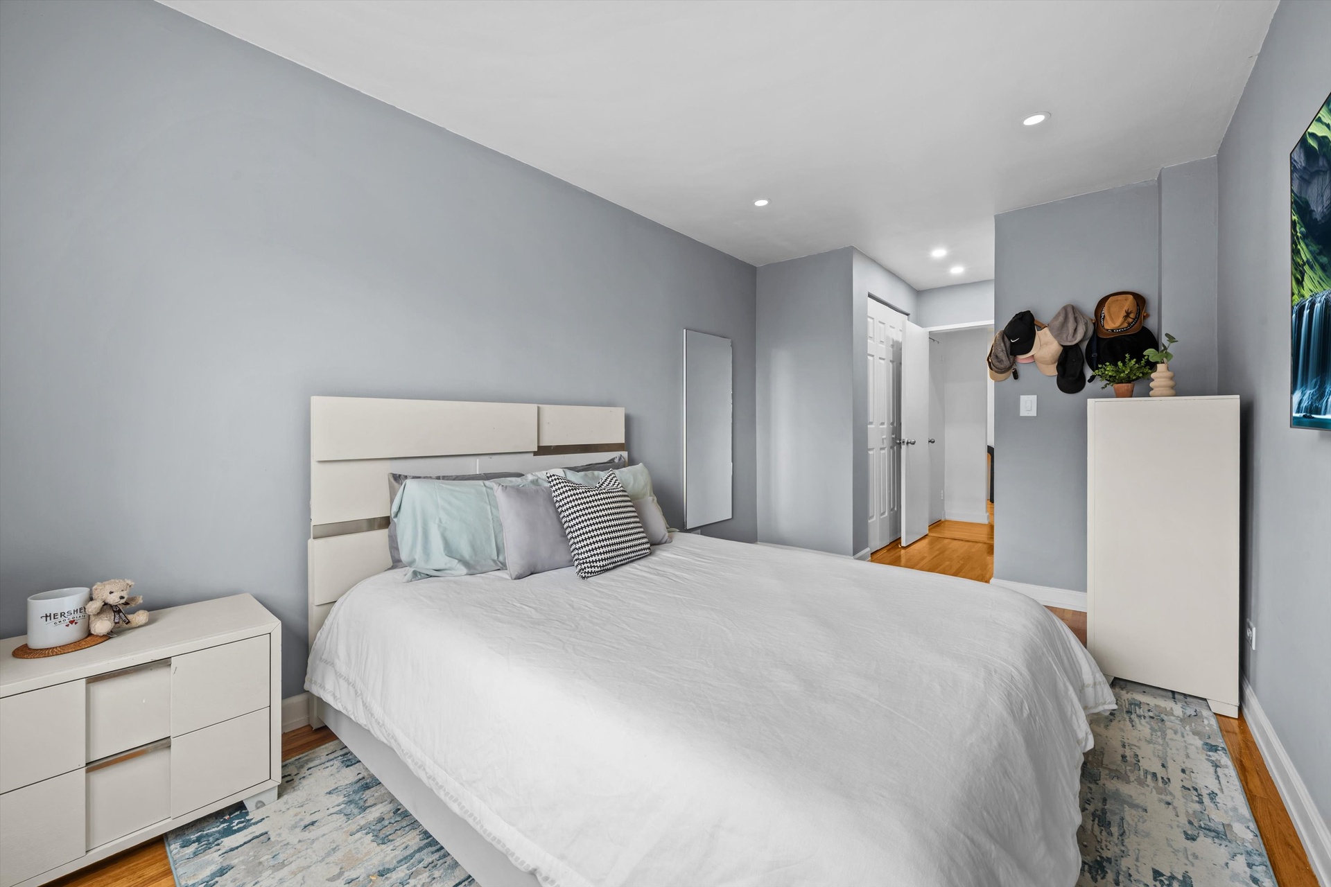 3520 Tryon Avenue, Unit 603 Bronx, NY 10467 - Photo 10 of 15 a bedroom with a bed and a dresser