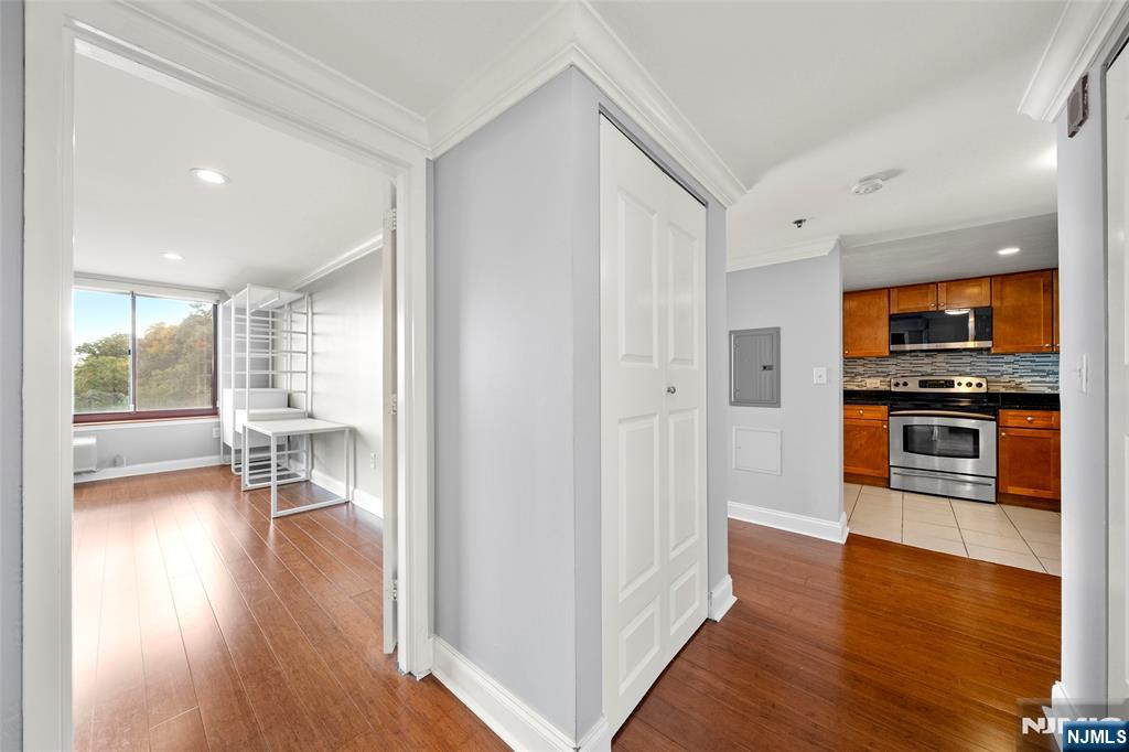 100 Old Palisade Road, Unit 801 Fort Lee, NJ 07024 - Photo 9 of 19